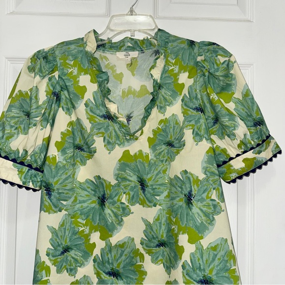 Entro Green and Blue Floral V Neck Short Sleeve Top with Ruffles size L - Picture 3 of 6
